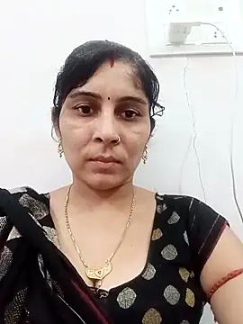Snapshot of Hot_ree85 chatting on 7, 5, 2026 Hot ree85 online show from 7, 5, 2026