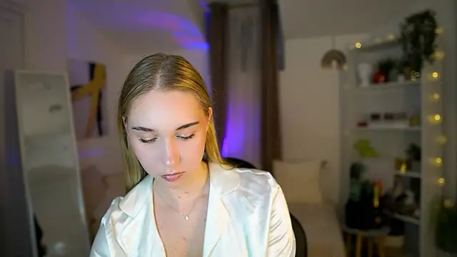 MilaBunny2000 online show from 5, 2, 2026