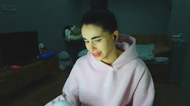 Vlada Elfie online show from 17, 4, 2026