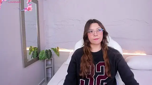 Snapshot of lanna_18_ chatting on 5, 5, 2026 lanna 18 online show from 5, 5, 2026