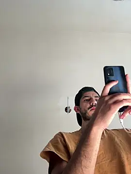 Snapshot of vinihfeh chatting on 1, 6, 2026 vinihfeh online show from 1, 6, 2026