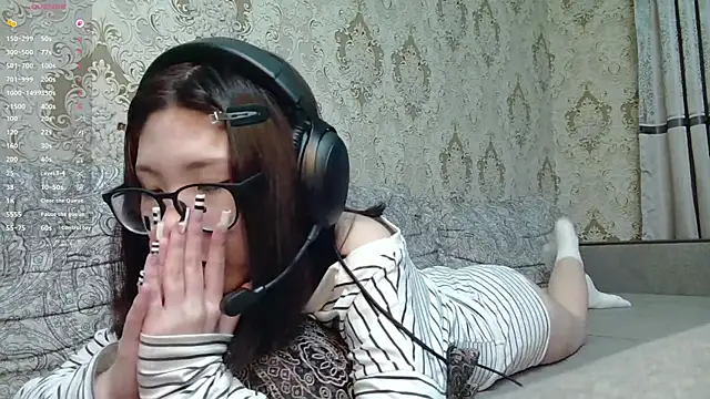 AprilOnilll online show from 24, 4, 2026