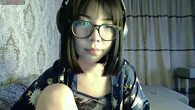 AprilOnilll online show from 25, 3, 2026