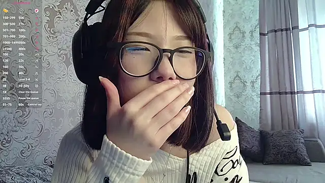 AprilOnilll online show from 20, 4, 2026