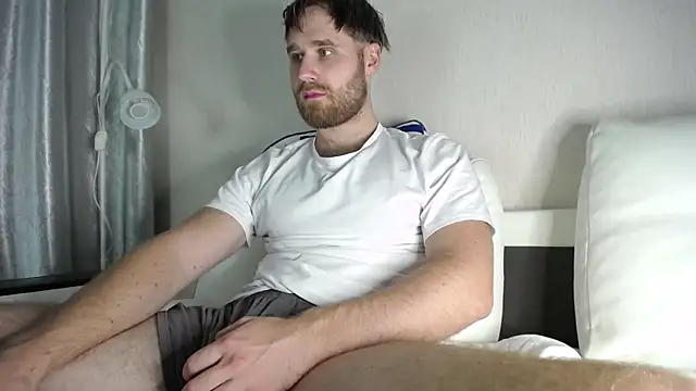 Snapshot of LorenzoLux chatting on 12, 10, 2025 LorenzoLux online show from 12, 10, 2025