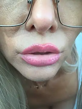 NaughtyNinky online show from 19, 4, 2026