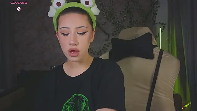 Necucubi02 online show from 18, 4, 2026