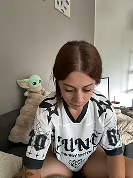 Snapshot of Luna_licous chatting on 7, 7, 2026 Luna licous online show from 7, 7, 2026