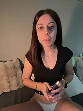 Snapshot of Luna_licous chatting on 2, 6, 2026 Luna licous online show from 2, 6, 2026