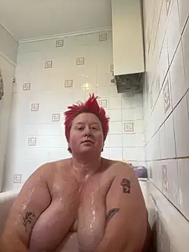 BustyRedxx online show from 22, 4, 2026