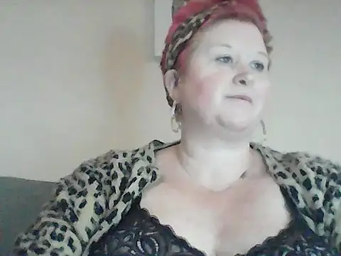 BustyRedxx online show from 4, 6, 2026