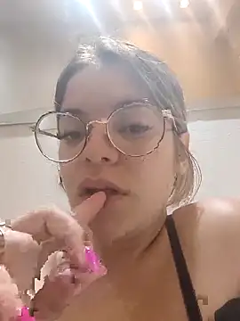 Snapshot of gisequeen chatting on 17, 3, 2026 gisequeen online show from 17, 3, 2026