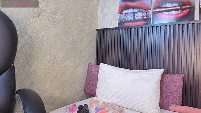 tanisha  lux online show from 25, 5, 2026