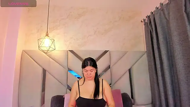 luna Blyss online show from 7, 3, 2026