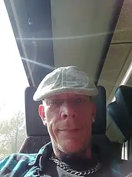 Snapshot of Der_Schoene_Penis chatting on 15, 4, 2026 Der Schoene Penis online show from 15, 4, 2026