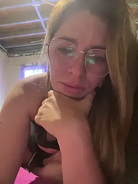 soyanahii online show from 4, 4, 2026