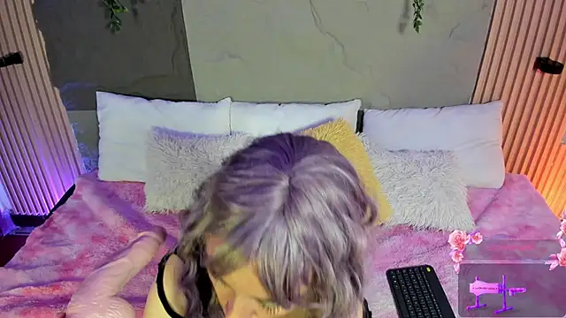 Emmayourgirl online show from 21, 3, 2026