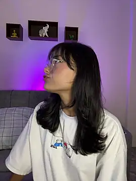 Iam Lyan  online show from 29, 3, 2026