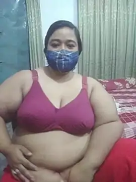 Snapshot of momo_loves chatting on 12, 7, 2026 momo loves online show from 12, 7, 2026
