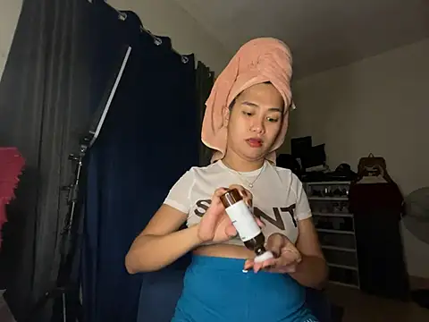 Mira Janee online show from 28, 2, 2026