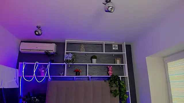 StephieRousee online show from 24, 2, 2026