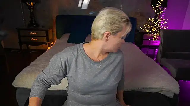 Snapshot of CrystalVibe chatting on 14, 5, 2026 CrystalVibe online show from 14, 5, 2026