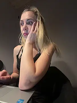 Snapshot of ElenaWhitmore chatting on 4, 6, 2026 ElenaWhitmore online show from 4, 6, 2026