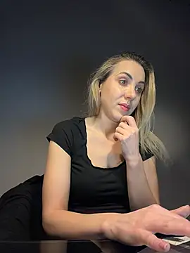 ElenaWhitmore online show from 5, 3, 2026