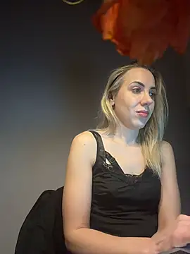 ElenaWhitmore online show from 19, 3, 2026