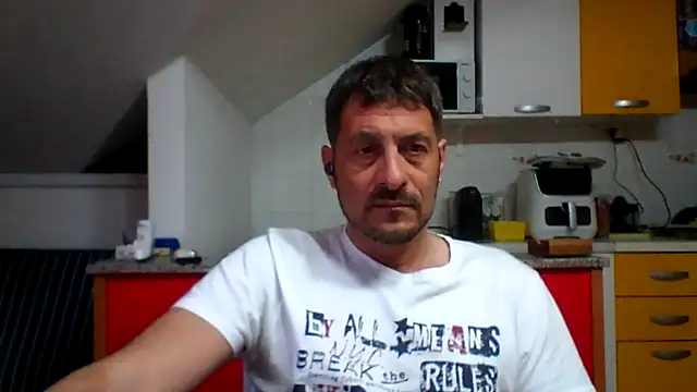 Snapshot of colosone chatting on 5, 5, 2026 colosone online show from 5, 5, 2026