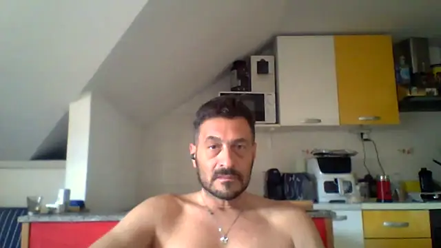 Snapshot of colosone chatting on 19, 5, 2026 colosone online show from 19, 5, 2026