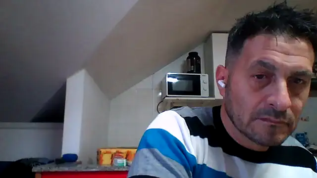 Snapshot of colosone chatting on 18, 11, 2025 colosone online show from 18, 11, 2025