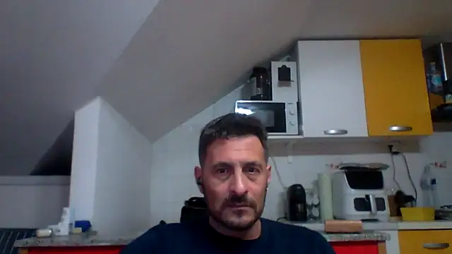 Snapshot of colosone chatting on 15, 5, 2026 colosone online show from 15, 5, 2026