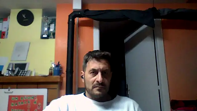 Snapshot of colosone chatting on 5, 1, 2026 colosone online show from 5, 1, 2026