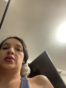 Snapshot of Violett_hott_ chatting on 4, 6, 2026 Violett hott online show from 4, 6, 2026