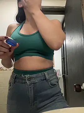 Snapshot of Violett_hott_ chatting on 25, 5, 2026 Violett hott online show from 25, 5, 2026