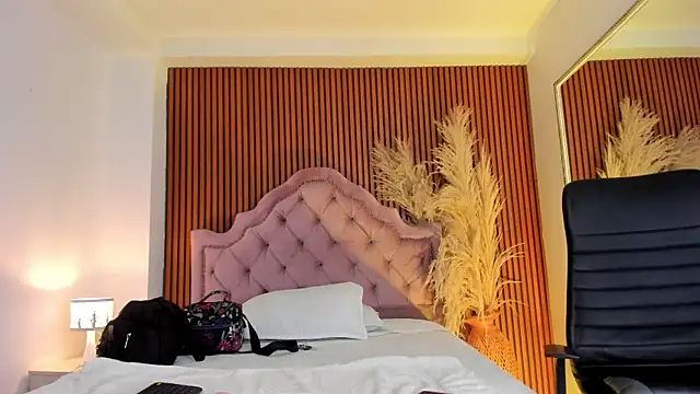 Snapshot of Violett_hott_ chatting on 26, 4, 2026 Violett hott online show from 26, 4, 2026