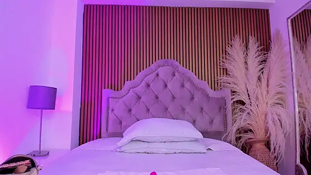 Violett hott  online show from 1, 3, 2026