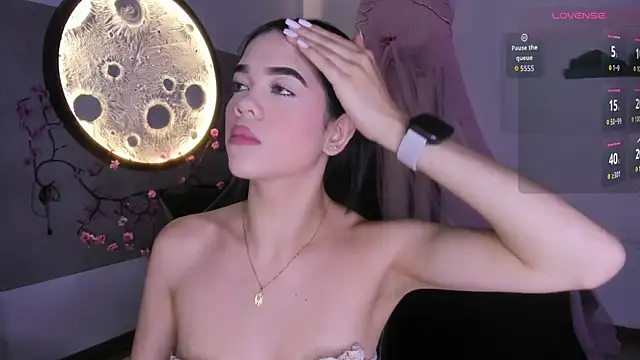 Luna  02 online show from 6, 3, 2026