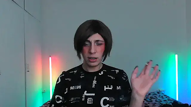 HoneyValentine online show from 12, 3, 2026