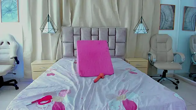 scarlettjohnson  online show from 18, 4, 2026