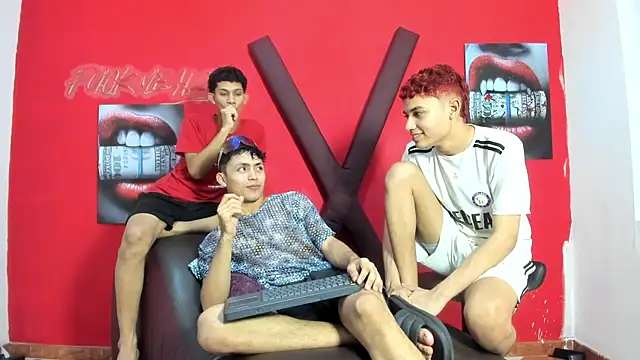 Snapshot of AVENGER_BOYS2026 chatting on 14, 5, 2026 AVENGER BOYS2026 online show from 14, 5, 2026