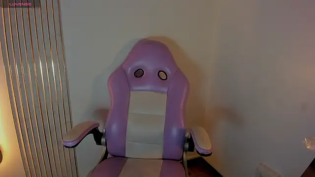 Iamcami  online show from 18, 2, 2026