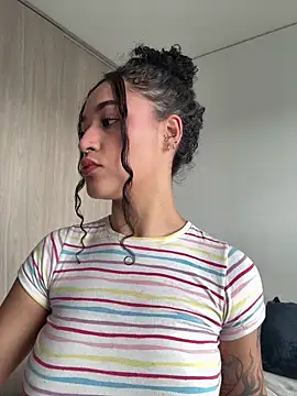 crystal dlun online show from 21, 4, 2026