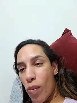 ofjuliaa online show from 15, 4, 2026