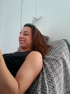 ofjuliaa online show from 4, 4, 2026