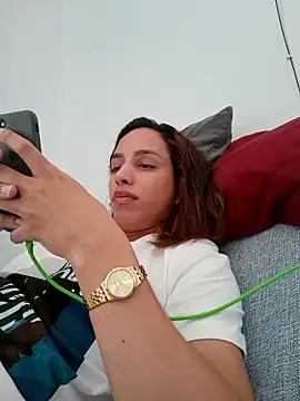 ofjuliaa online show from 13, 4, 2026