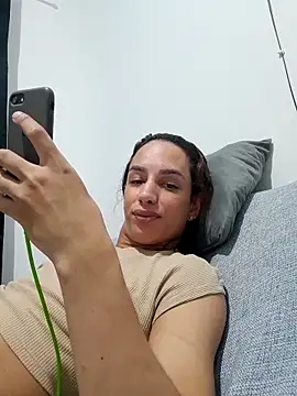 ofjuliaa online show from 19, 4, 2026