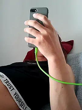 ofjuliaa online show from 14, 4, 2026