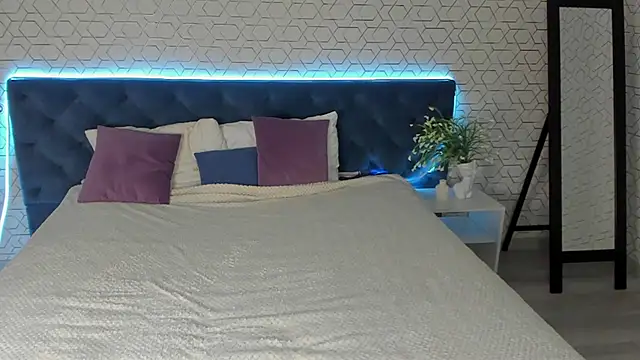 desiree doll online show from 25, 2, 2026